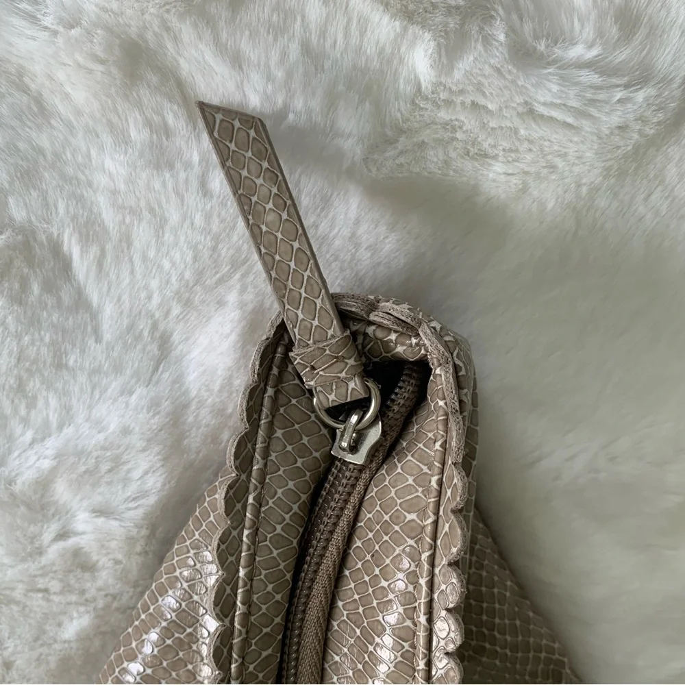 NEW YORK & COMPANY NWT! Faux Snakeskin Tote Taupe‎ Handles/Zippers/Compartments